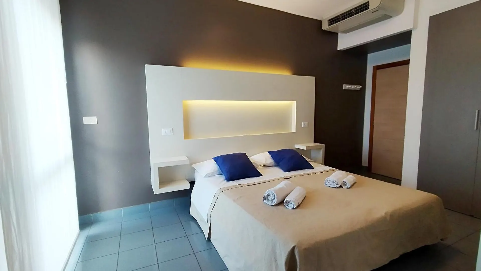 ***  Hotel Desire' Riccione Italia