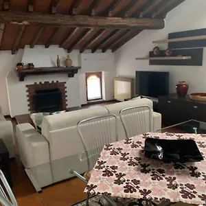 Daisy House: Attic In The Historical Center Saló