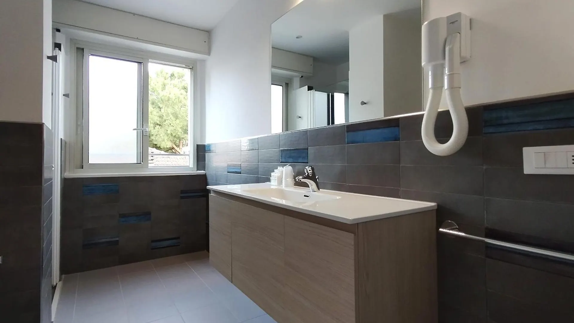 ***  Hotel Desire' Riccione Italia